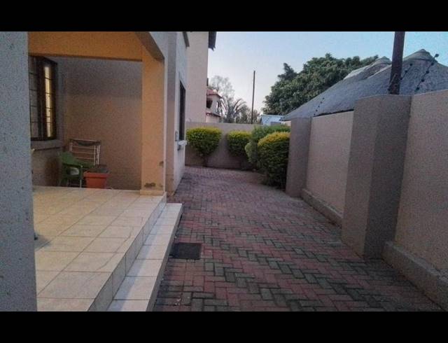 3 BEDROOM APARTMENT FOR SALE IN THERESAPARK